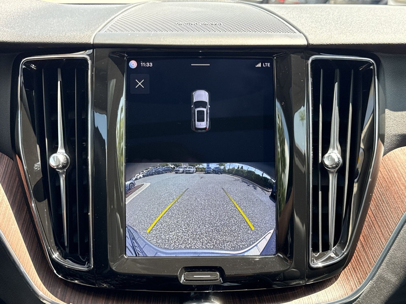 2023 Volvo XC60 B5 Plus Dark Theme