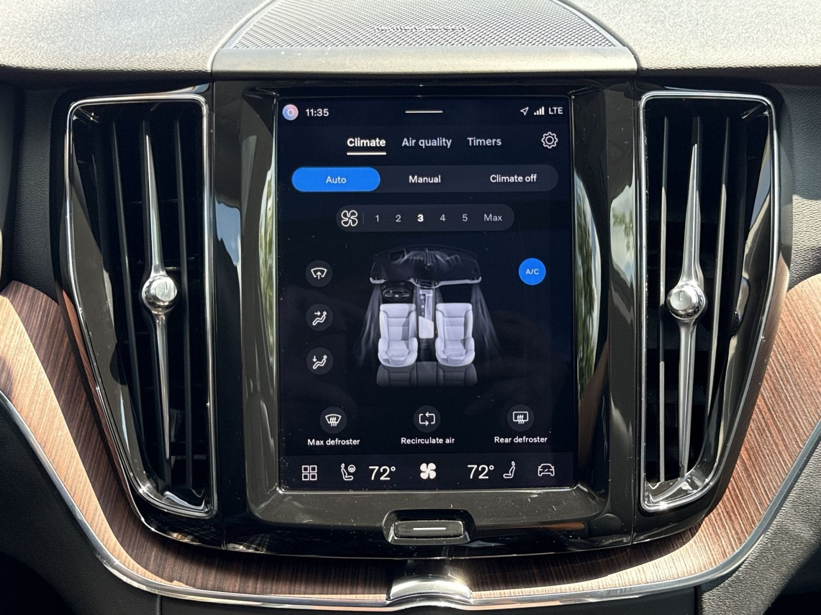 2023 Volvo XC60 B5 Plus Dark Theme