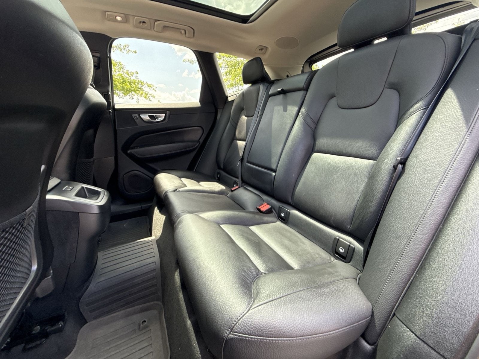 2023 Volvo XC60 B5 Plus Dark Theme
