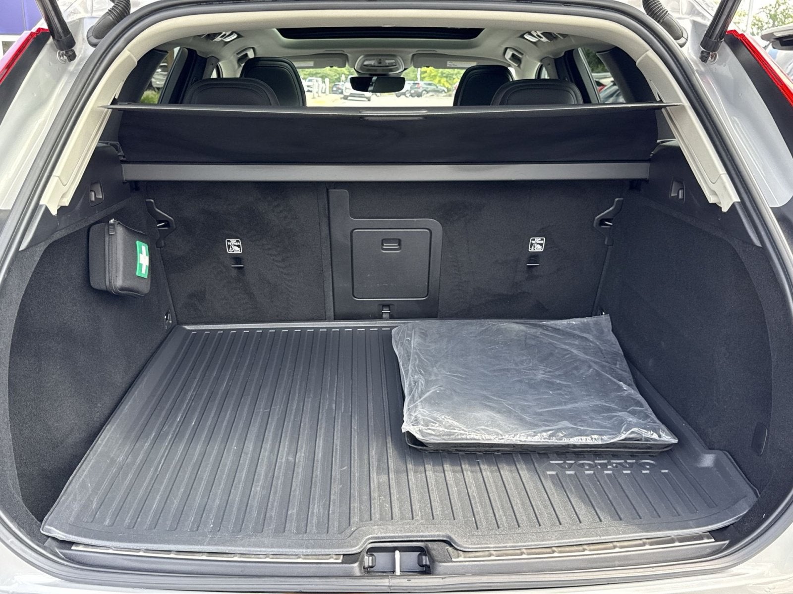 2023 Volvo XC60 B5 Plus Dark Theme