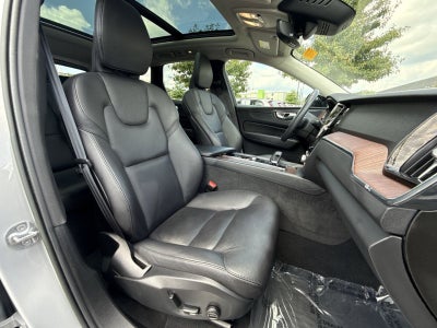 2023 Volvo XC60 B5 Plus Dark Theme