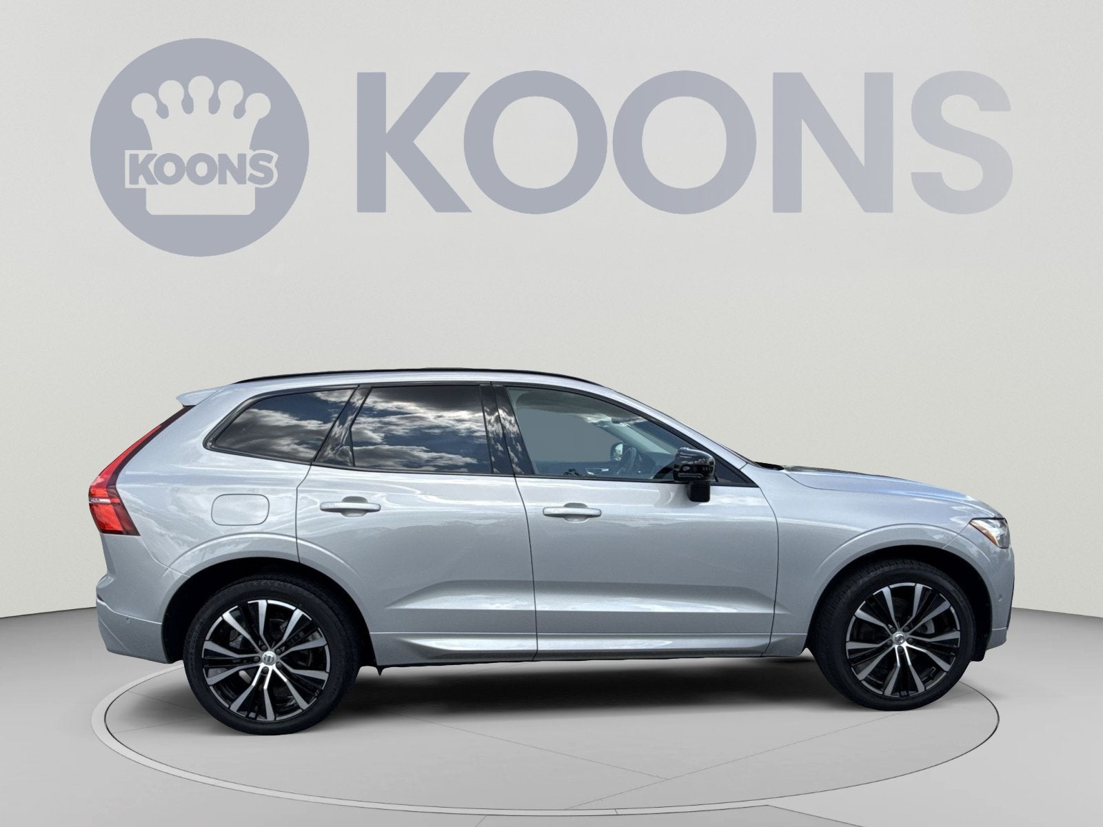 2023 Volvo XC60 B5 Plus Dark Theme