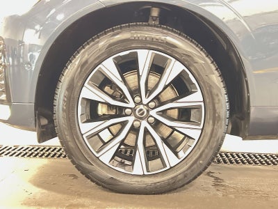 2023 Volvo XC60 B5 Plus Dark Theme