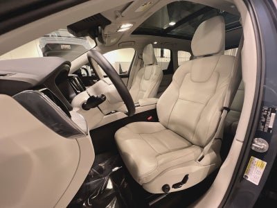 2023 Volvo XC60 B5 Plus Dark Theme