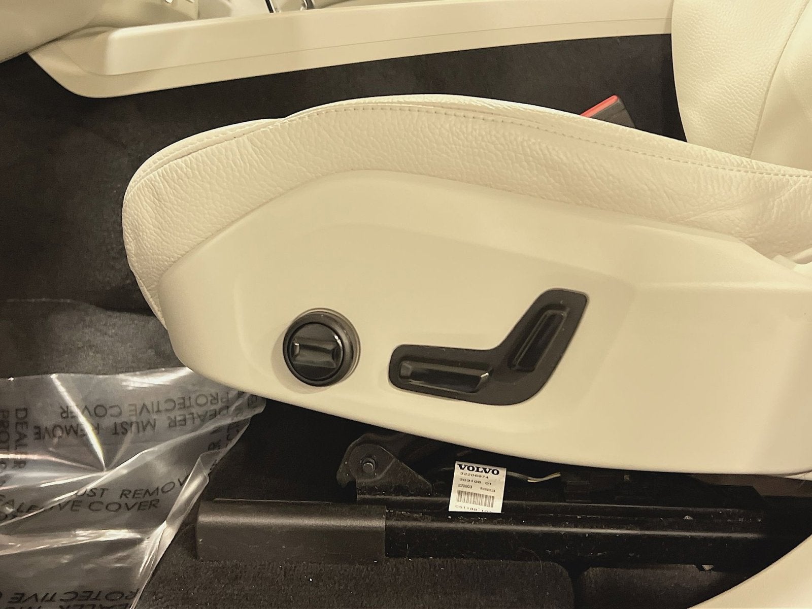 2023 Volvo XC60 B5 Plus Dark Theme