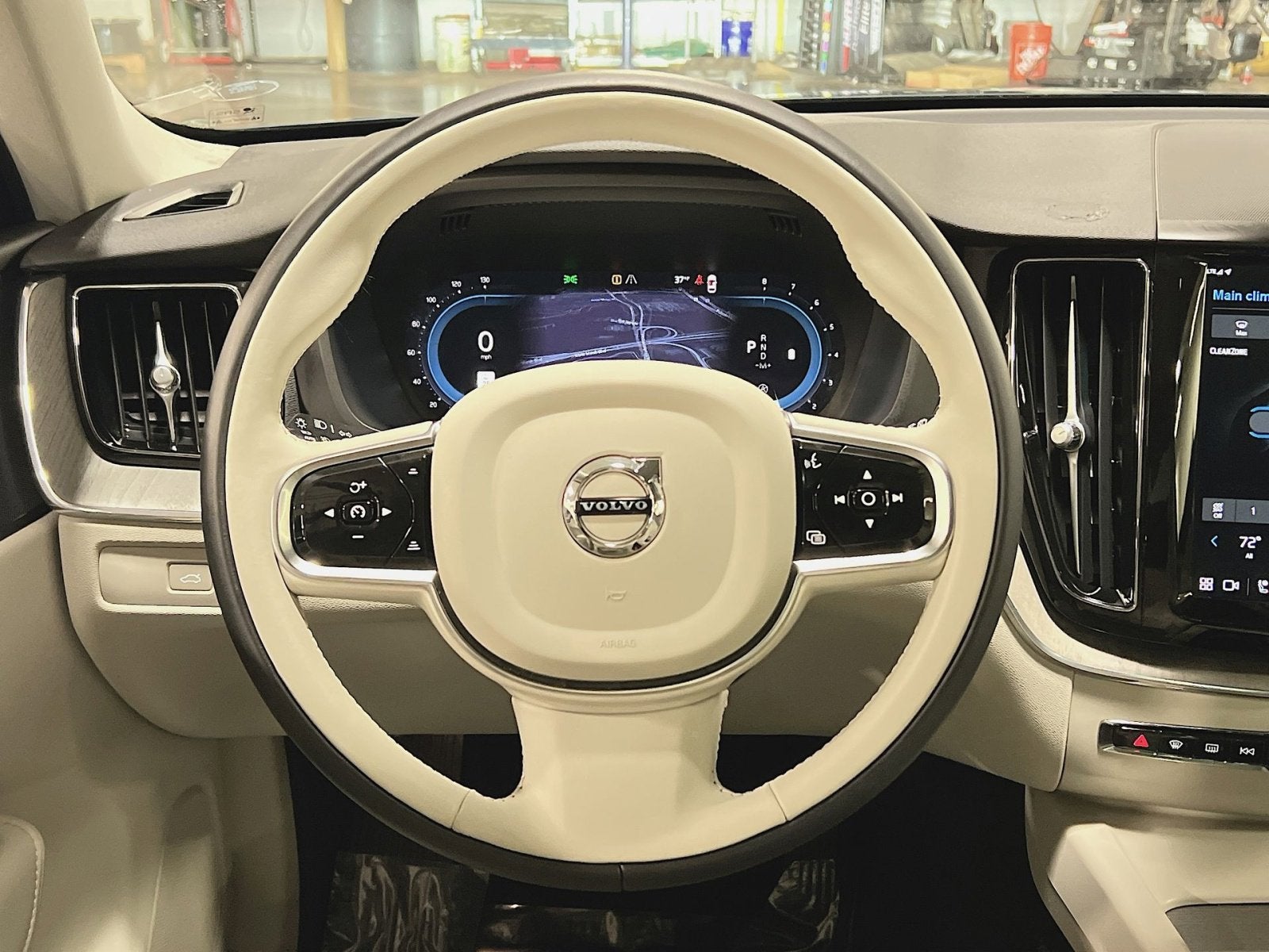 2023 Volvo XC60 B5 Plus Dark Theme