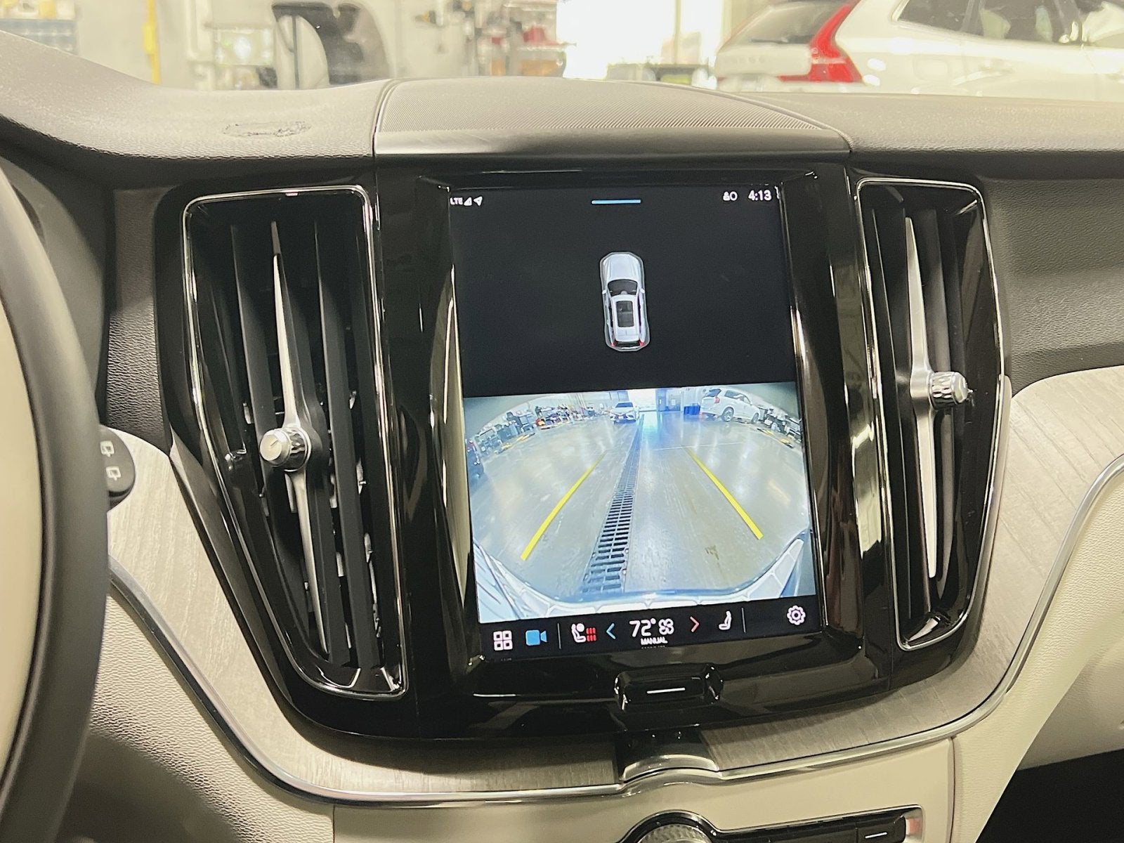 2023 Volvo XC60 B5 Plus Dark Theme