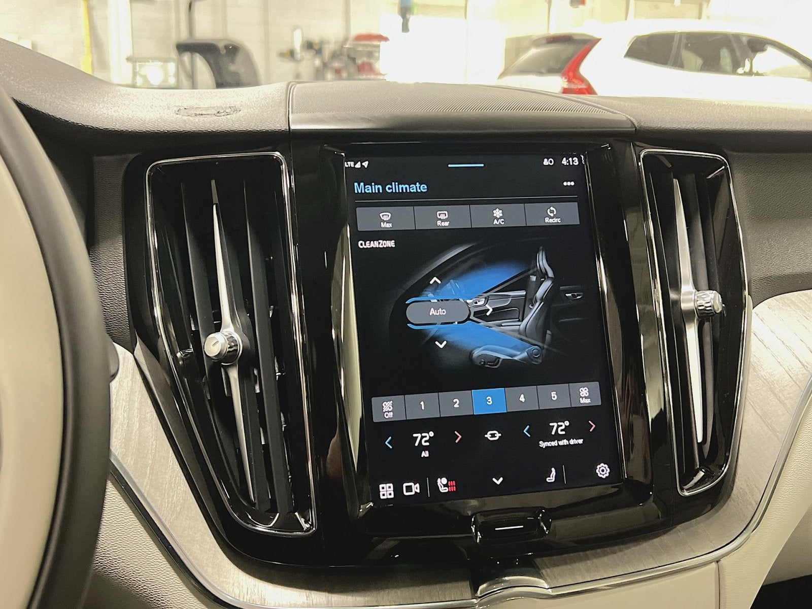 2023 Volvo XC60 B5 Plus Dark Theme