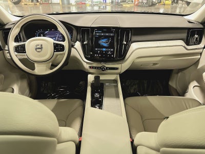 2023 Volvo XC60 B5 Plus Dark Theme