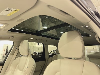 2023 Volvo XC60 B5 Plus Dark Theme