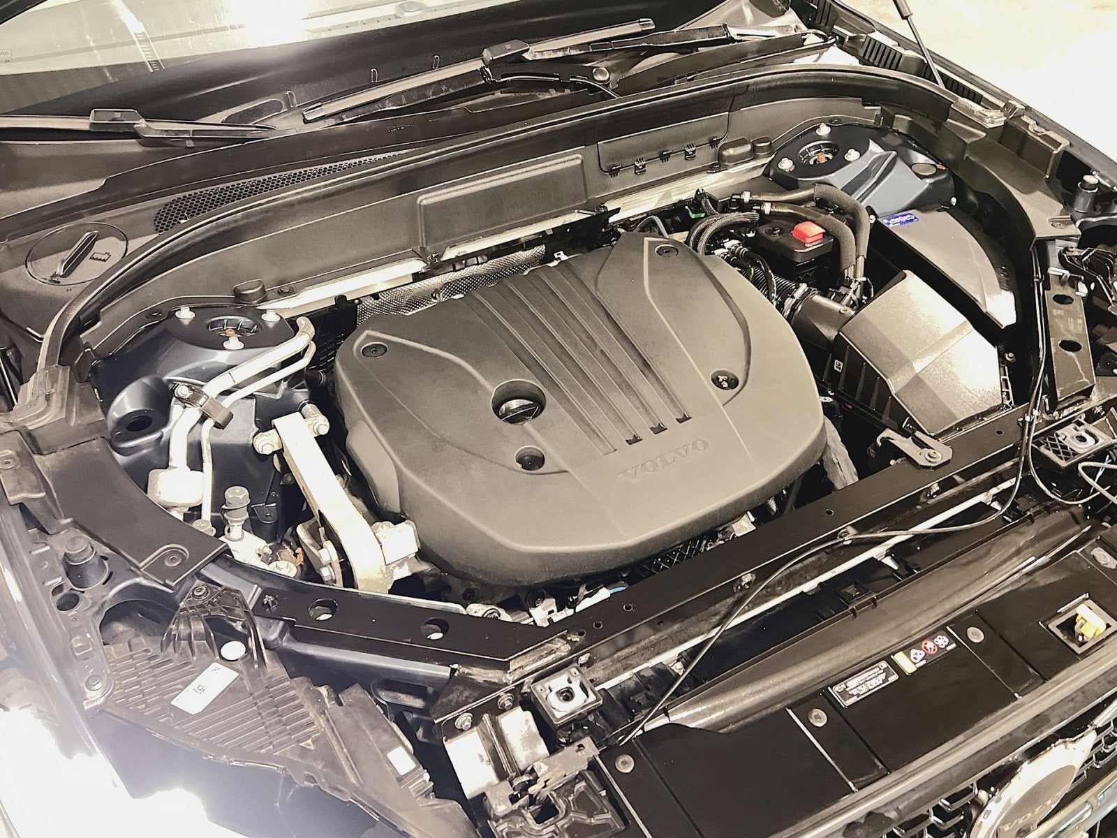 2023 Volvo XC60 B5 Plus Dark Theme