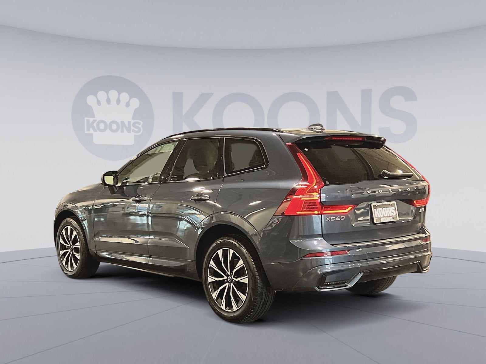 2023 Volvo XC60 B5 Plus Dark Theme