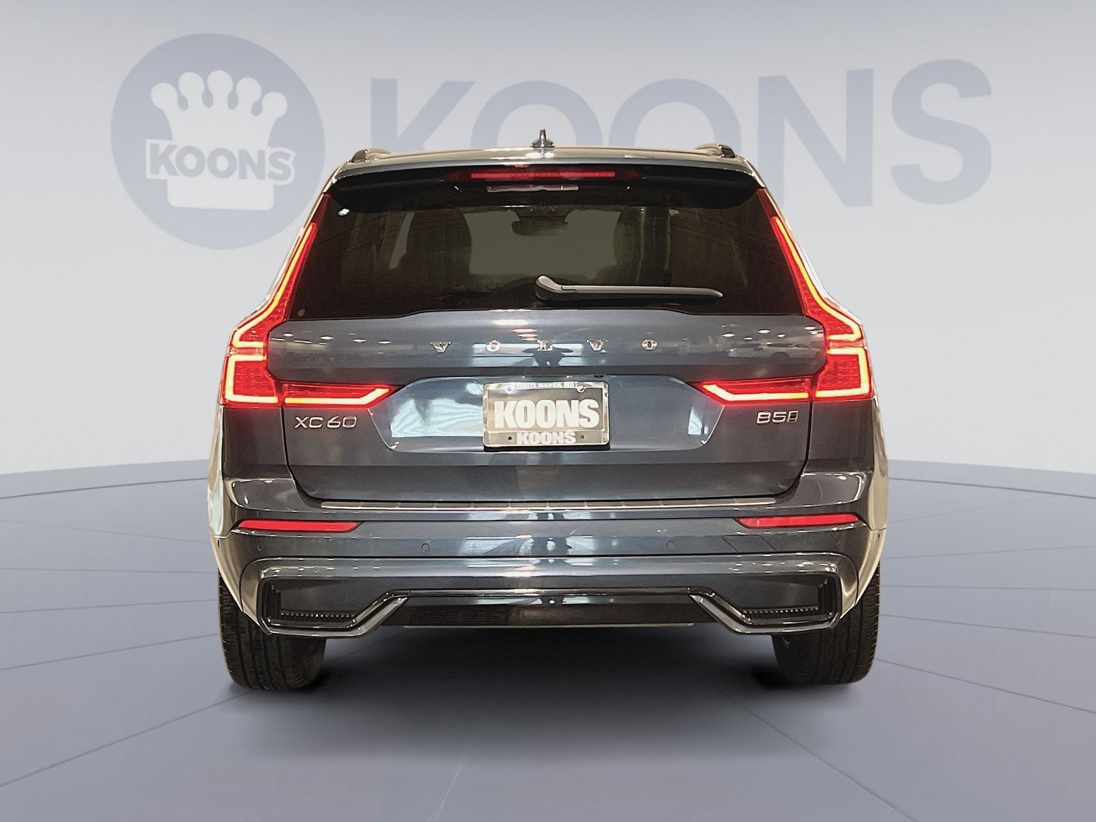 2023 Volvo XC60 B5 Plus Dark Theme