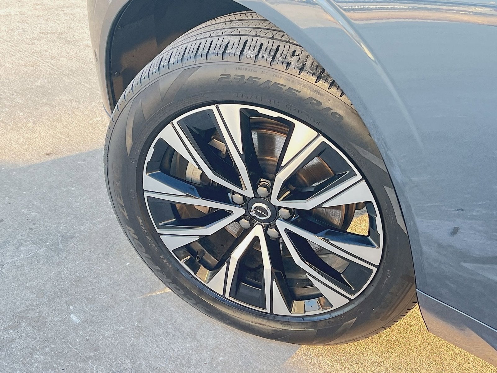 2023 Volvo XC60 B5 Plus Dark Theme