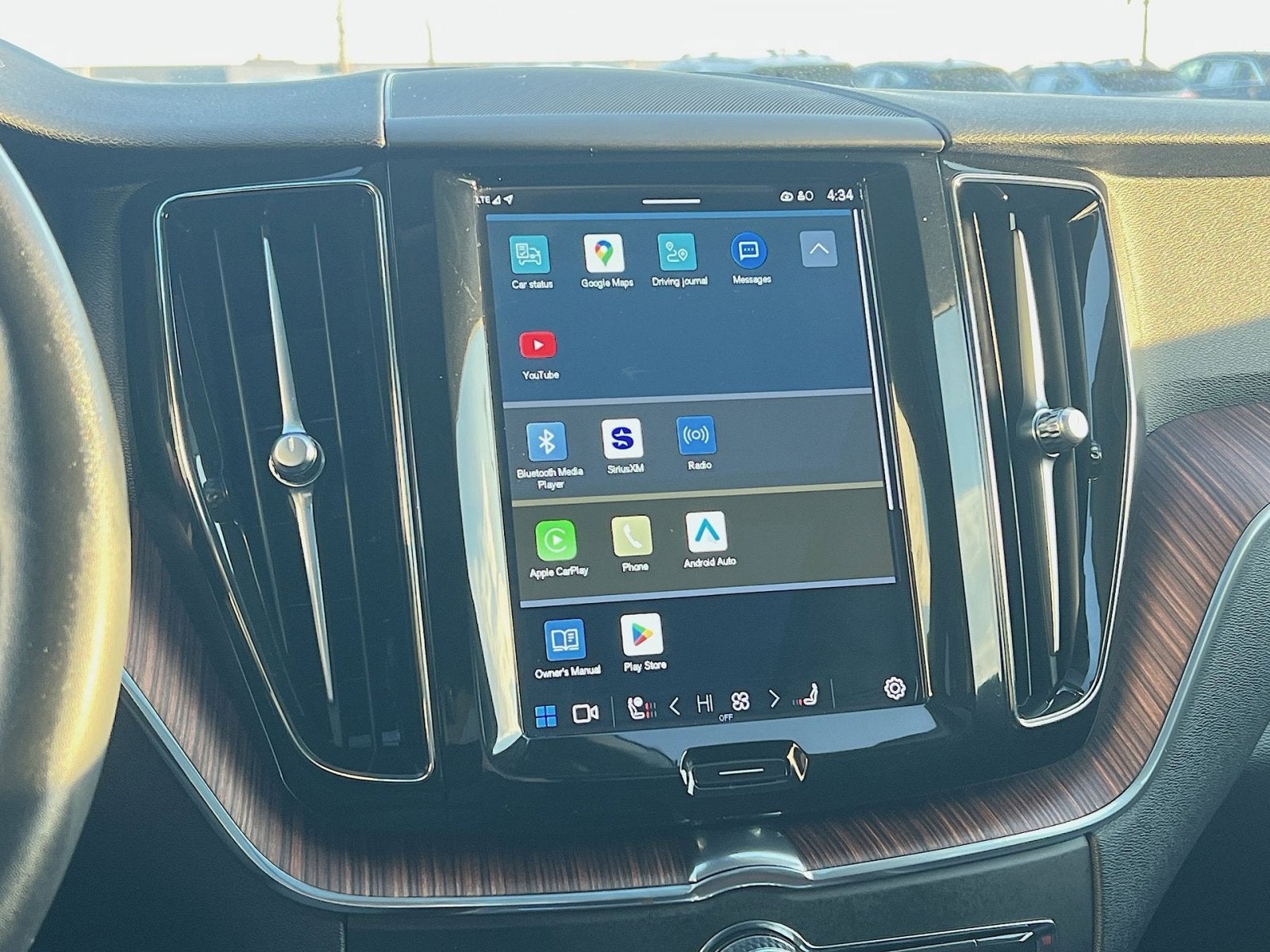 2023 Volvo XC60 B5 Plus Dark Theme