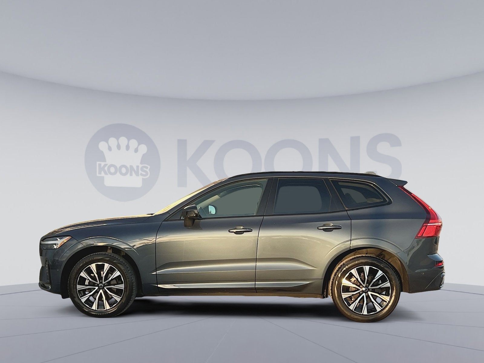 2023 Volvo XC60 B5 Plus Dark Theme