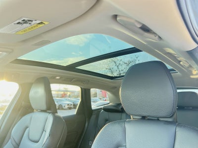 2023 Volvo XC60 B5 Plus Dark Theme