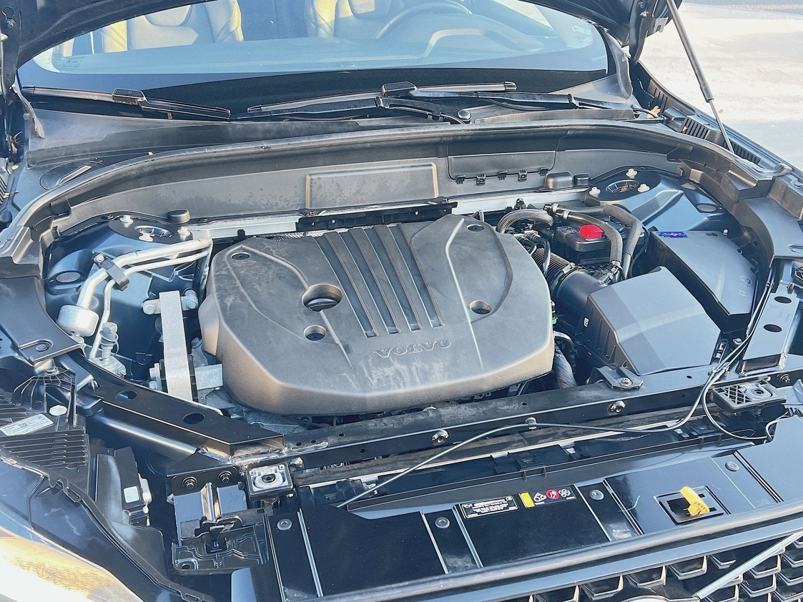 2023 Volvo XC60 B5 Plus Dark Theme