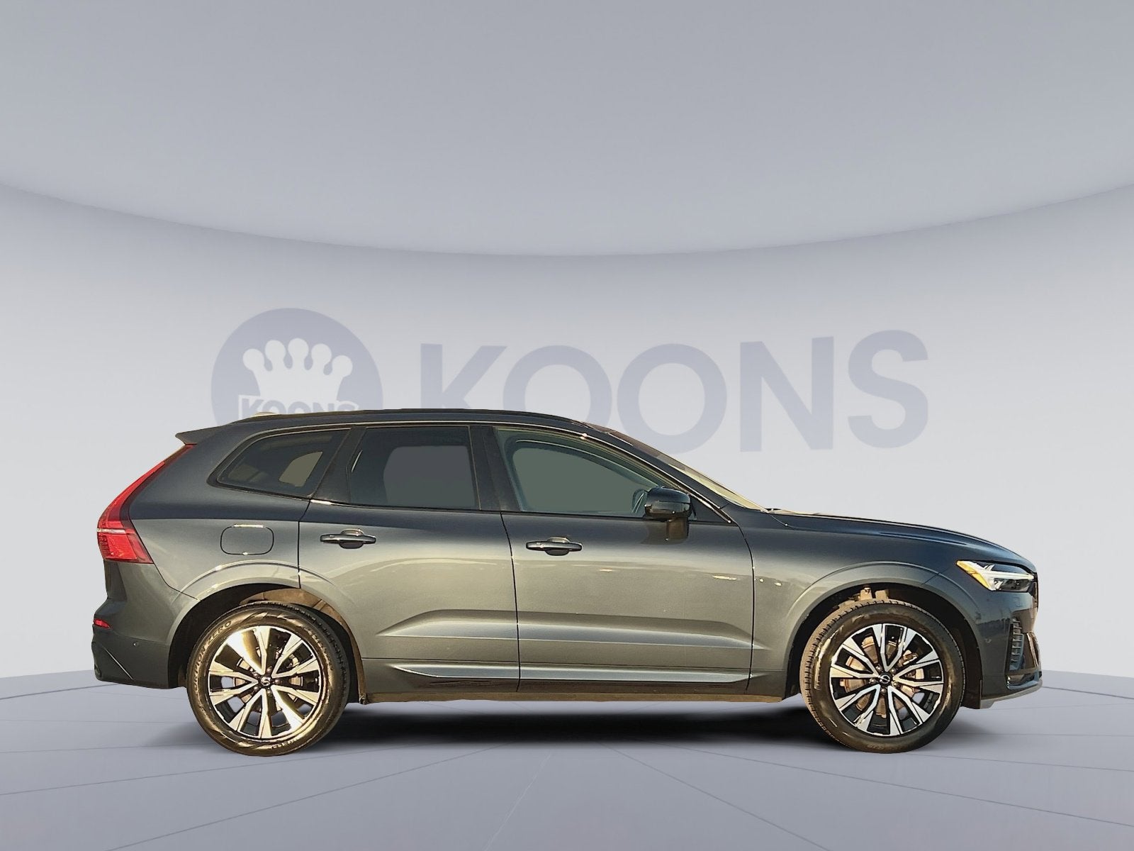 2023 Volvo XC60 B5 Plus Dark Theme