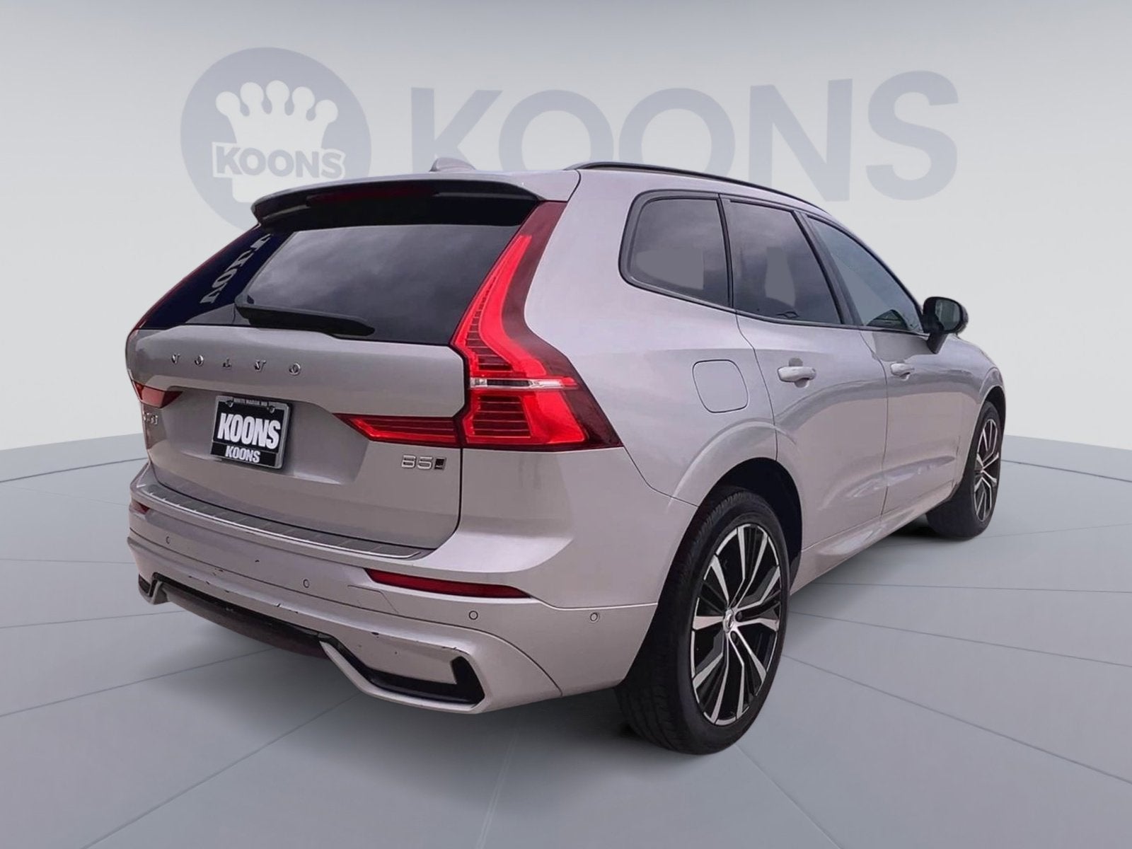 2023 Volvo XC60 B5 Plus Dark Theme