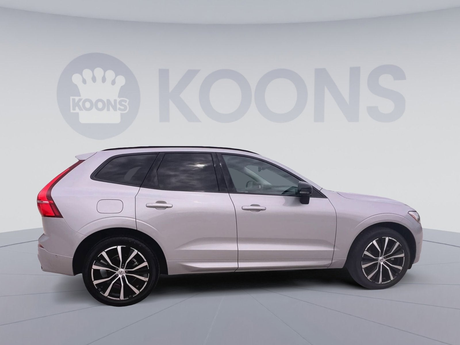 2023 Volvo XC60 B5 Plus Dark Theme
