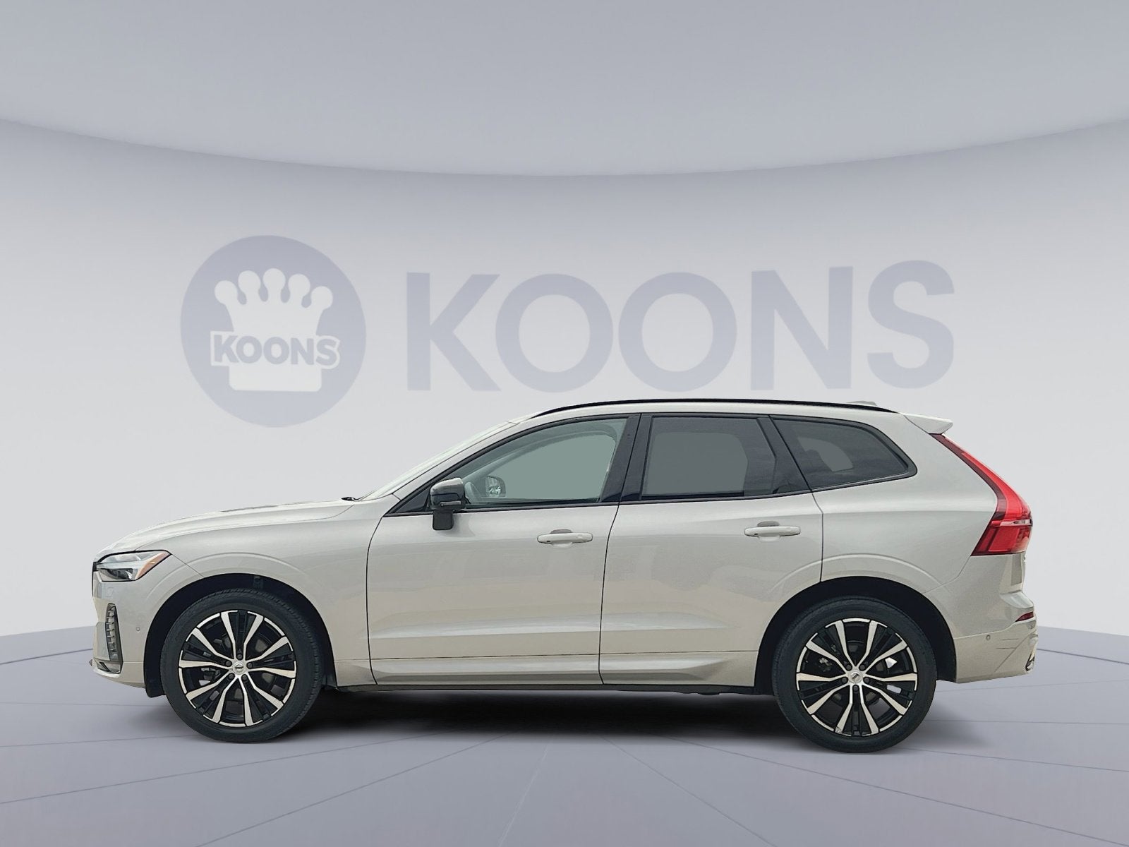 2023 Volvo XC60 B5 Plus Dark Theme