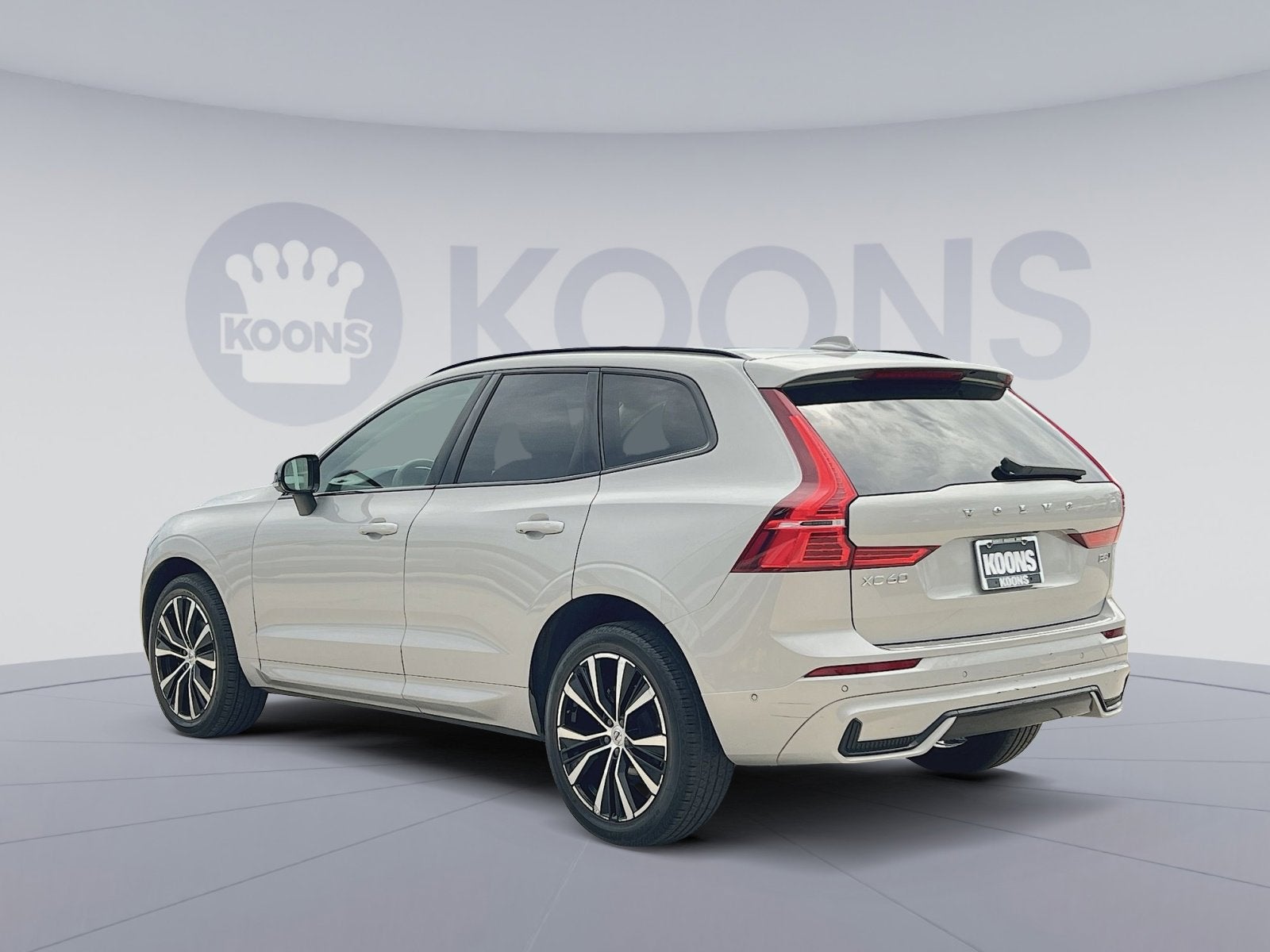 2023 Volvo XC60 B5 Plus Dark Theme