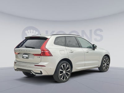 2023 Volvo XC60 B5 Plus Dark Theme