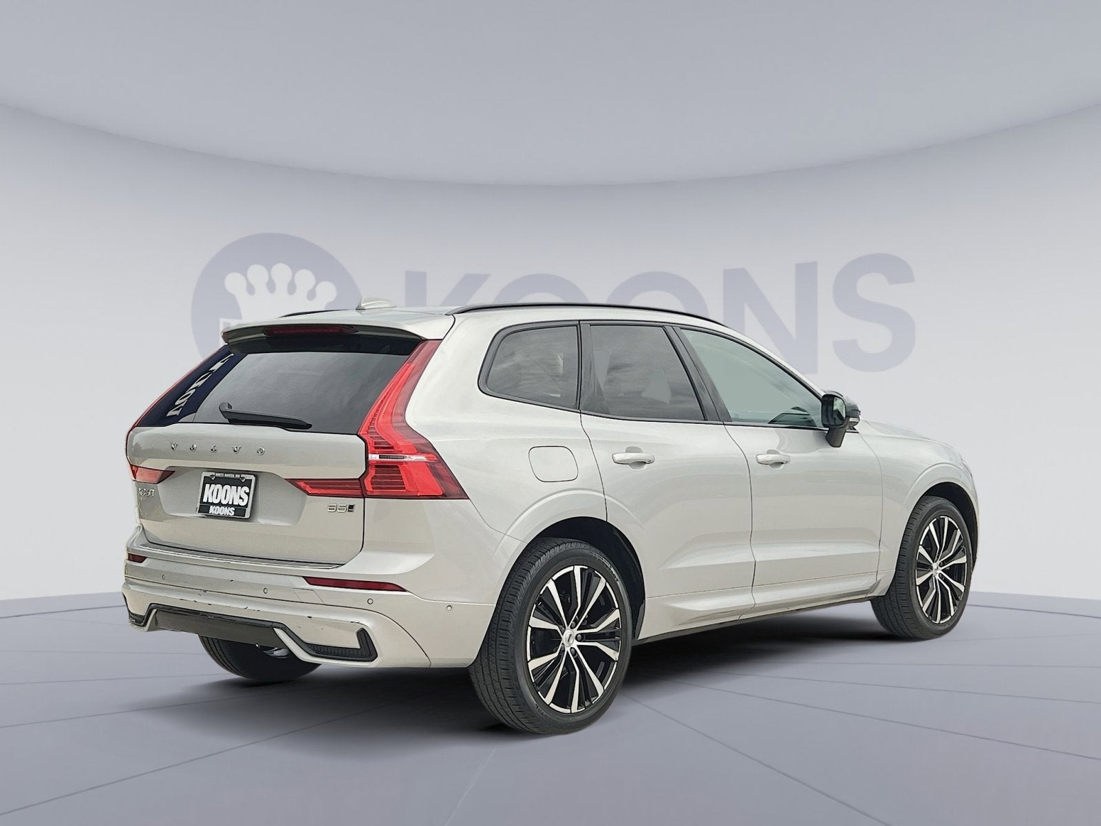 2023 Volvo XC60 B5 Plus Dark Theme