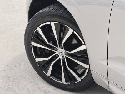 2023 Volvo XC60 B5 Plus Dark Theme