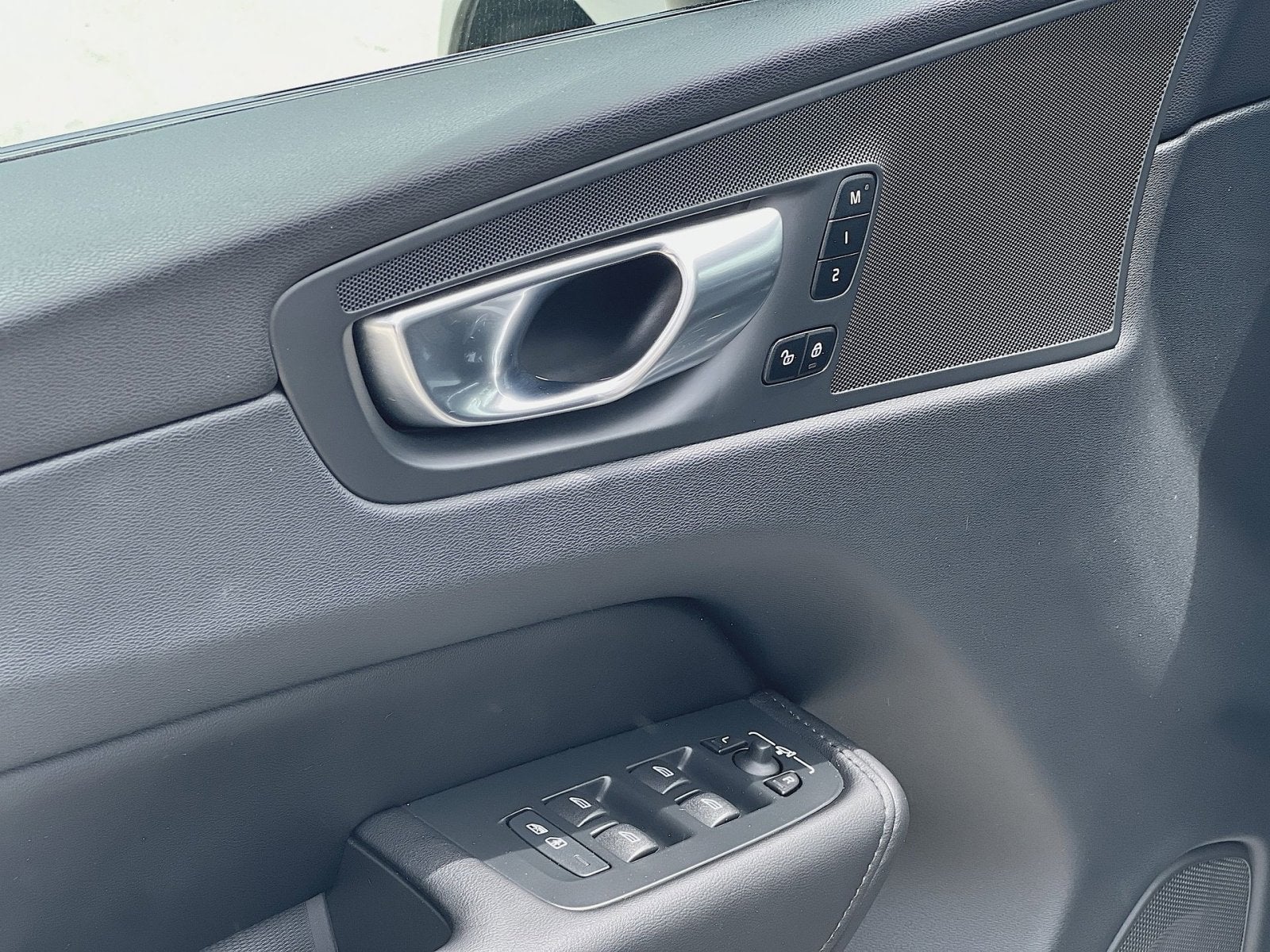 2023 Volvo XC60 B5 Plus Dark Theme