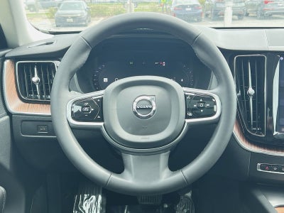 2023 Volvo XC60 B5 Plus Dark Theme