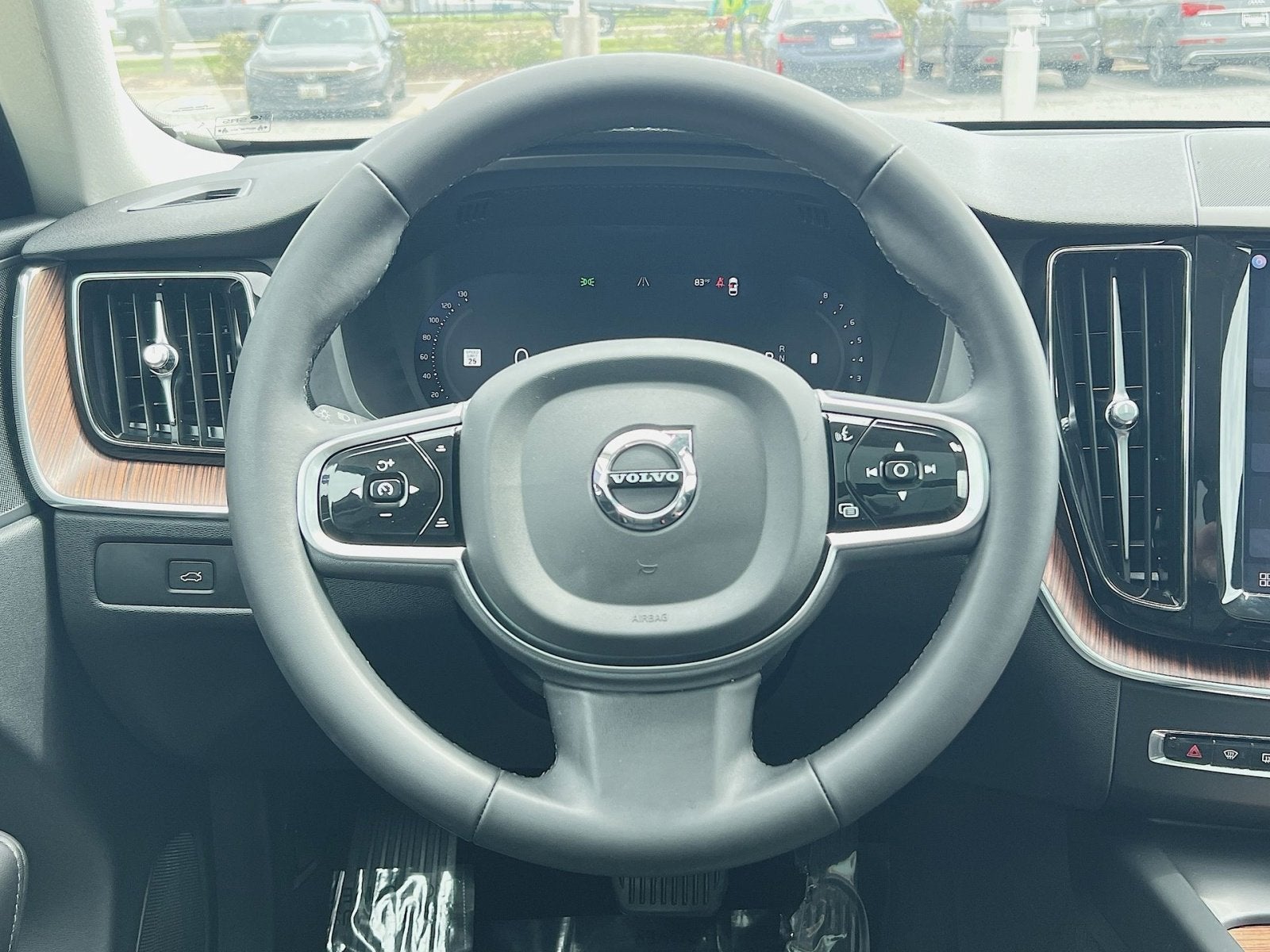 2023 Volvo XC60 B5 Plus Dark Theme