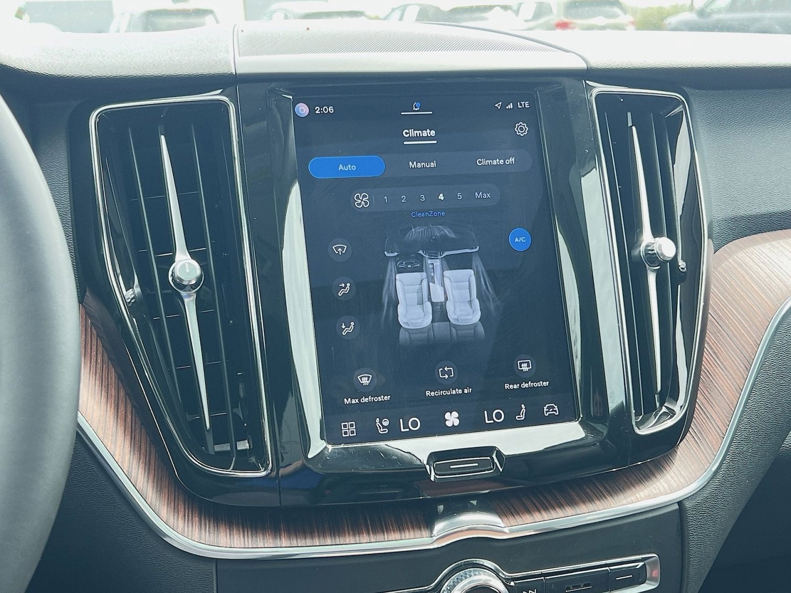 2023 Volvo XC60 B5 Plus Dark Theme