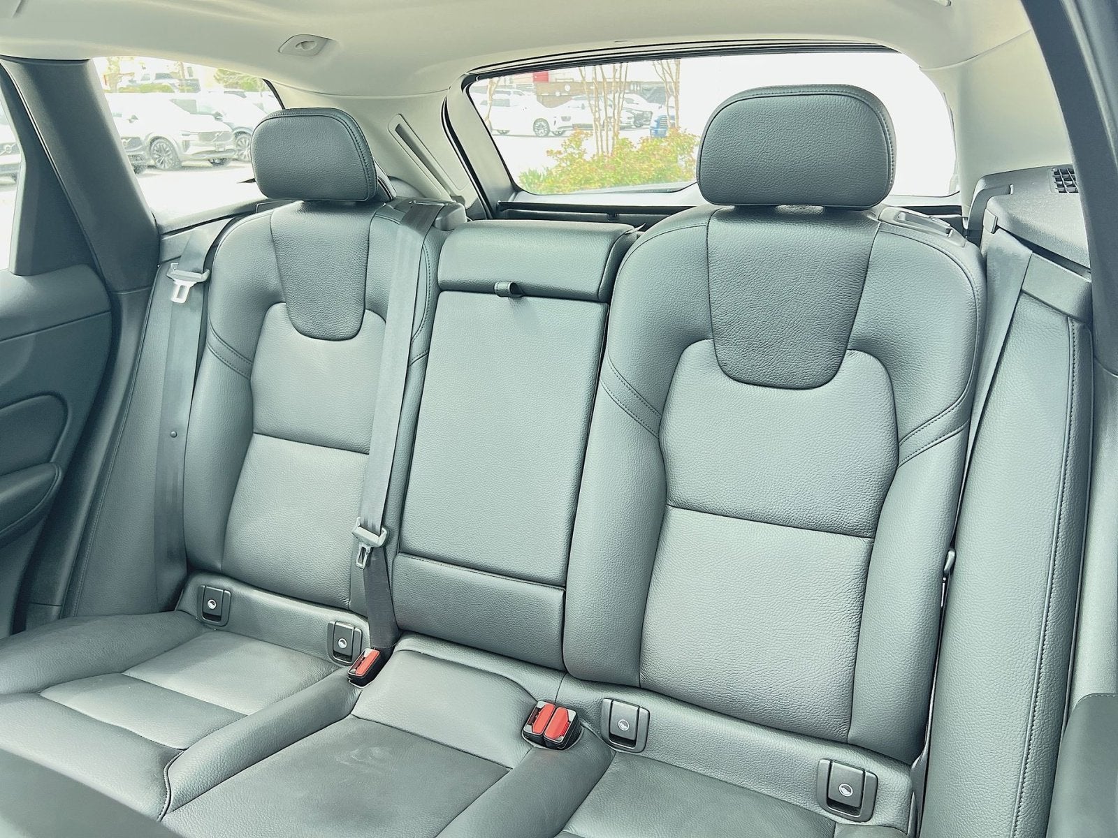 2023 Volvo XC60 B5 Plus Dark Theme