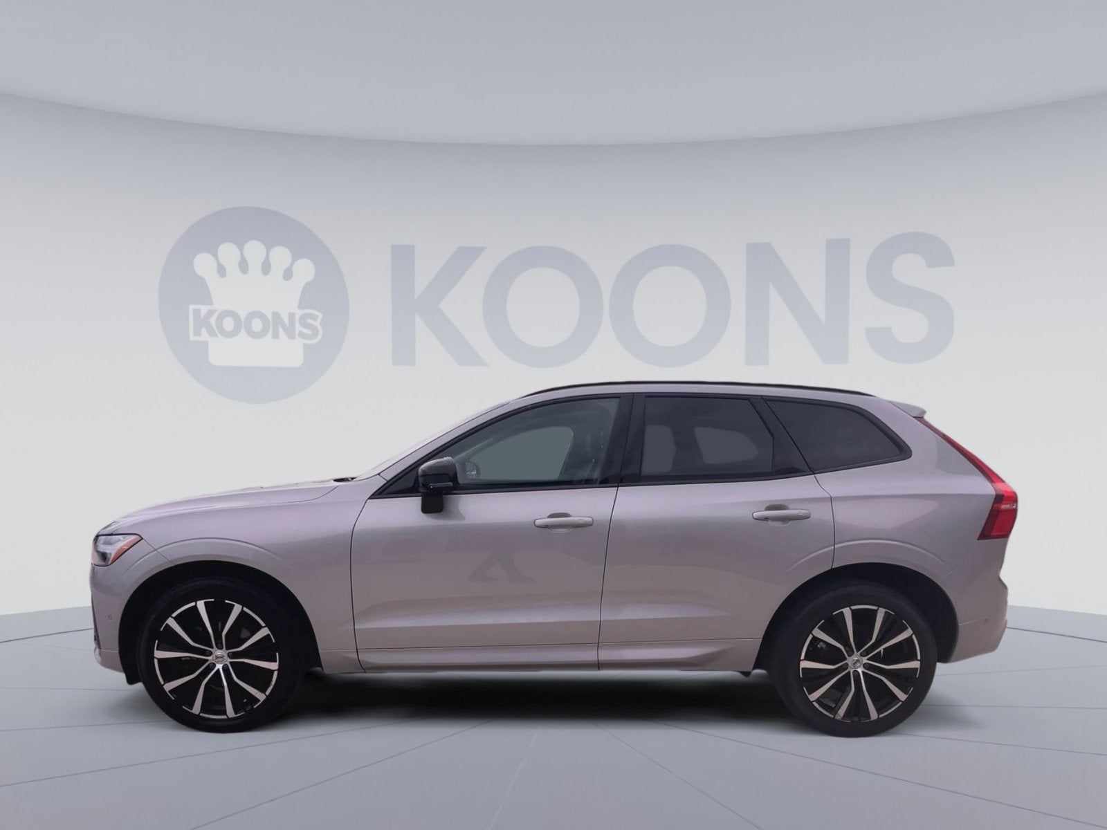 2023 Volvo XC60 B5 Plus Dark Theme