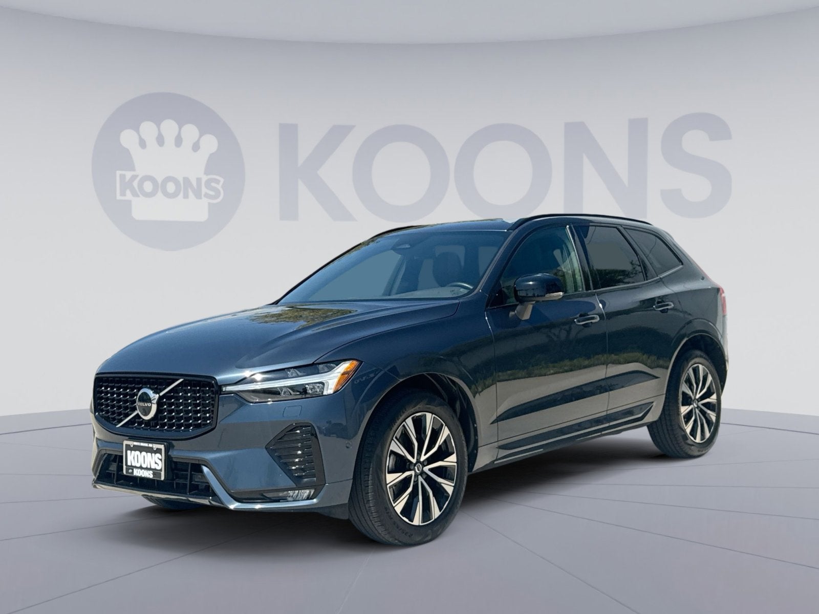 2023 Volvo XC60 B5 Plus Dark Theme