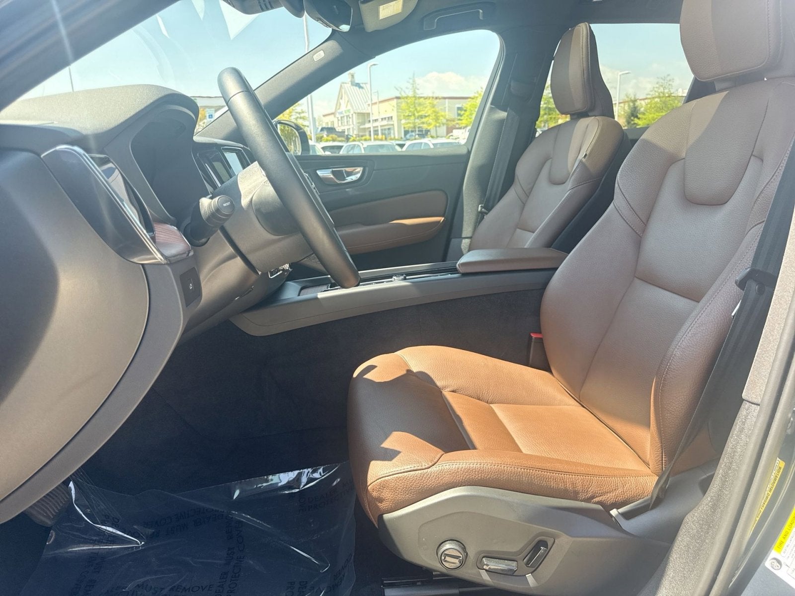 2023 Volvo XC60 B5 Plus Dark Theme