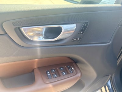 2023 Volvo XC60 B5 Plus Dark Theme