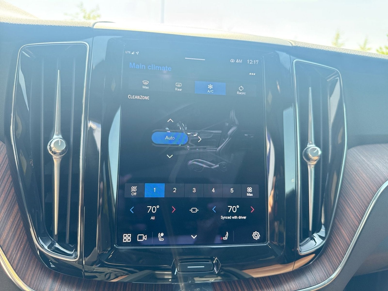 2023 Volvo XC60 B5 Plus Dark Theme