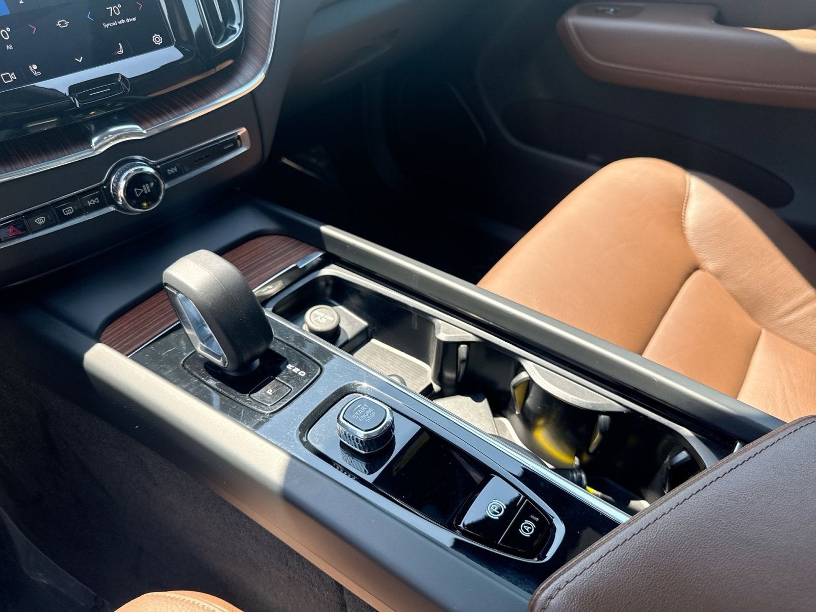 2023 Volvo XC60 B5 Plus Dark Theme