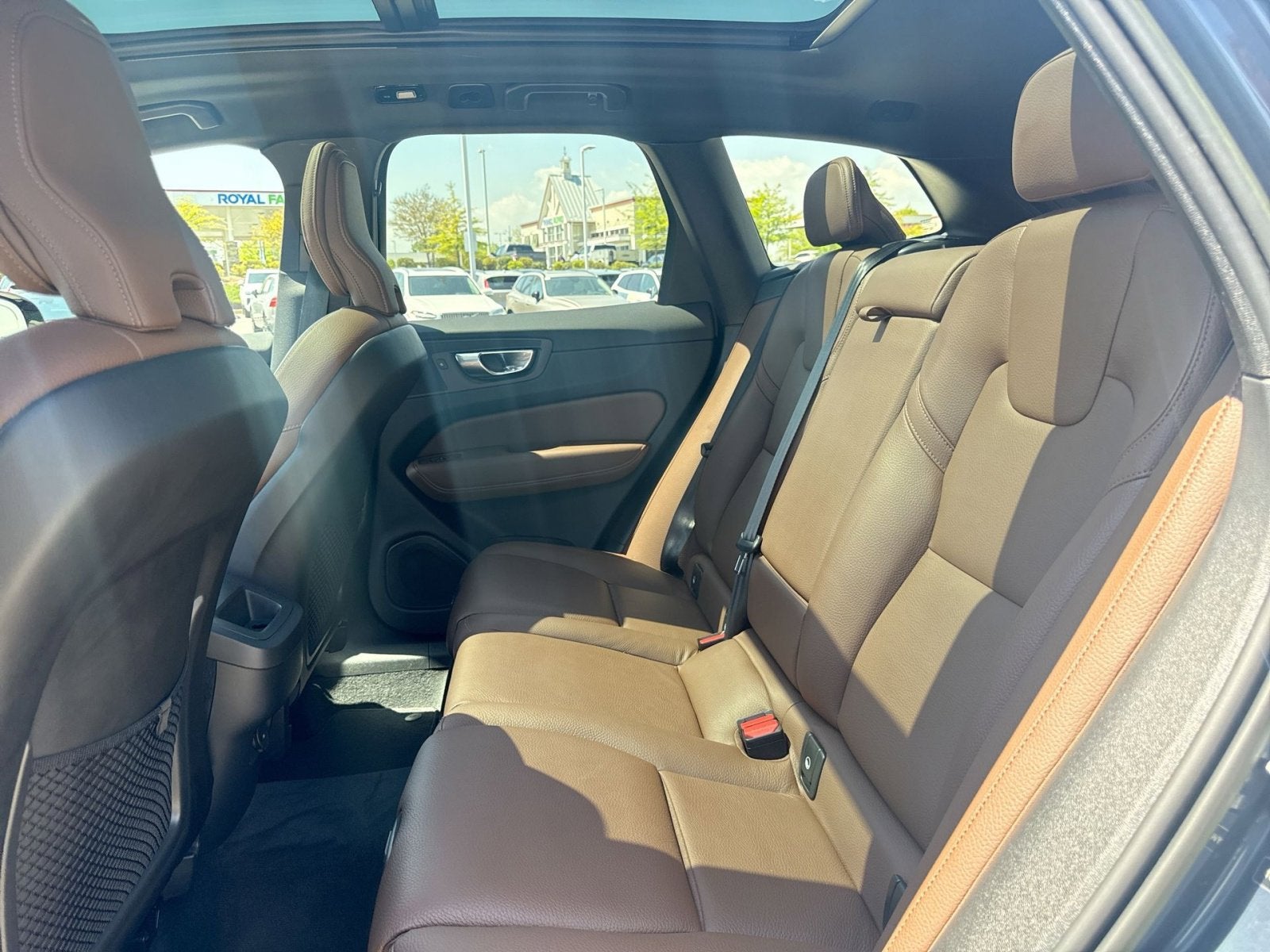 2023 Volvo XC60 B5 Plus Dark Theme
