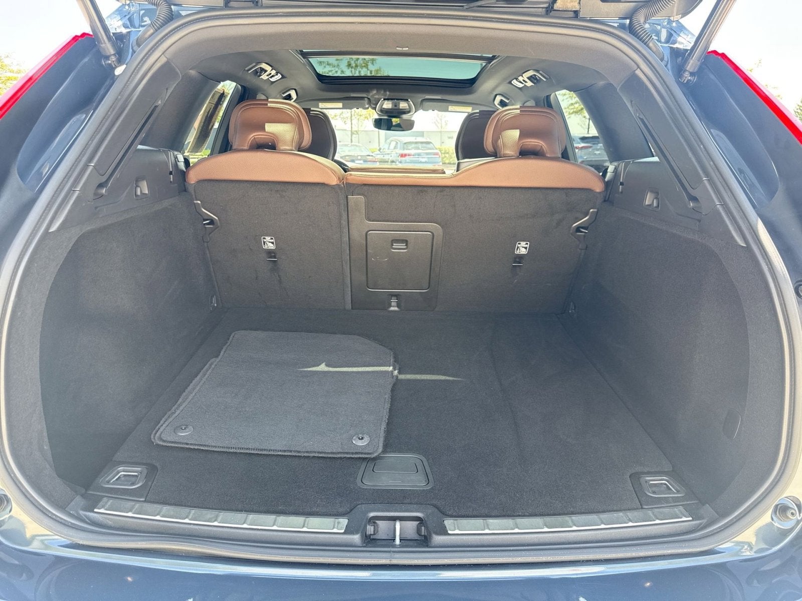 2023 Volvo XC60 B5 Plus Dark Theme