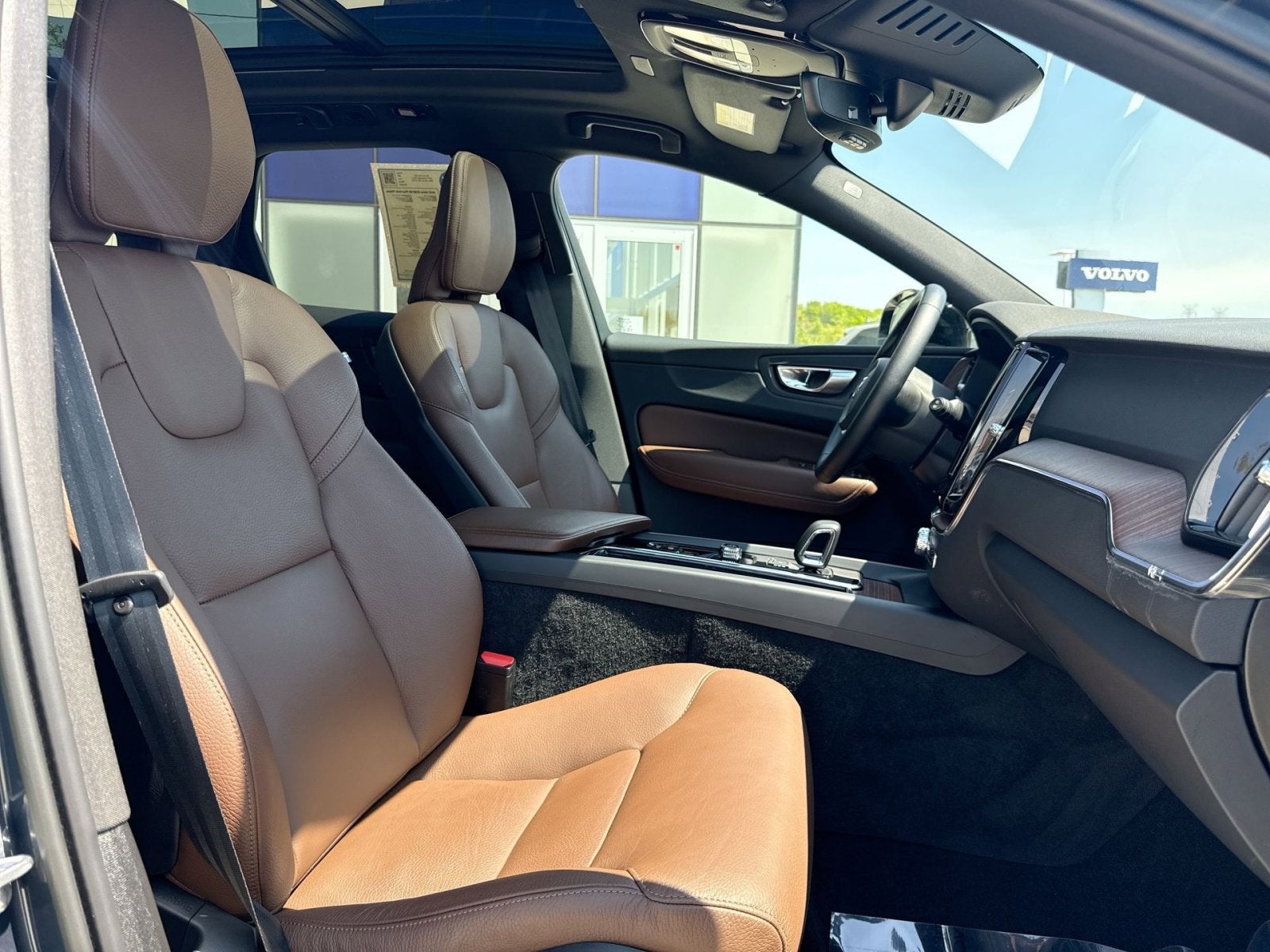 2023 Volvo XC60 B5 Plus Dark Theme