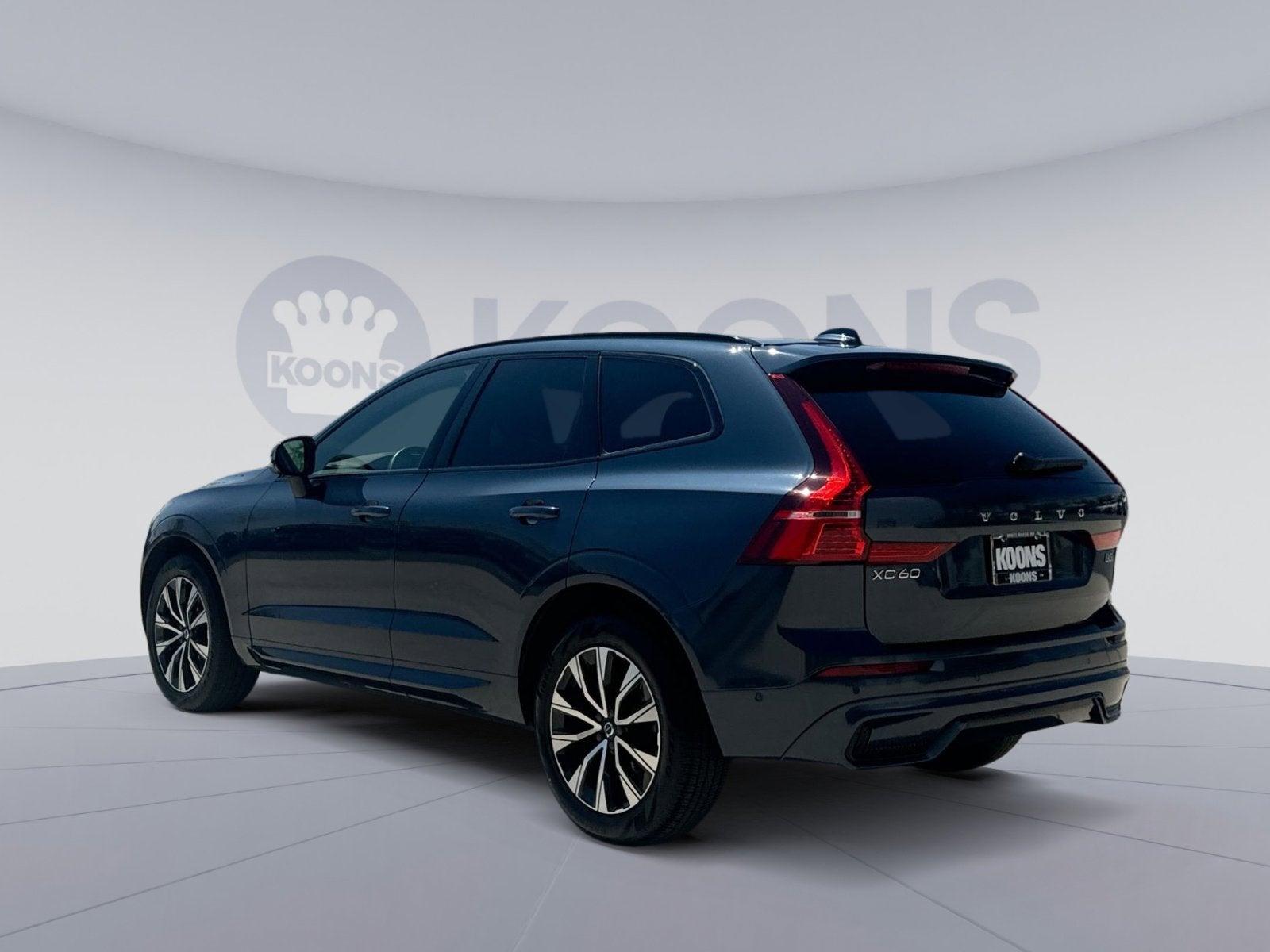 2023 Volvo XC60 B5 Plus Dark Theme