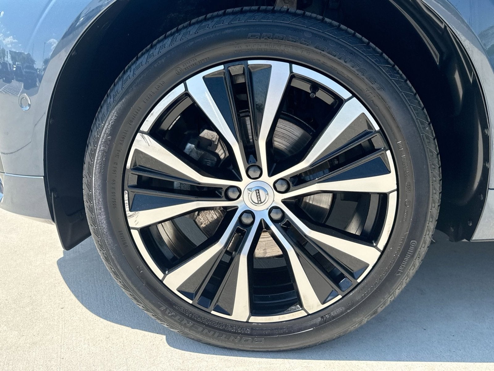 2023 Volvo XC60 B5 Plus Dark Theme