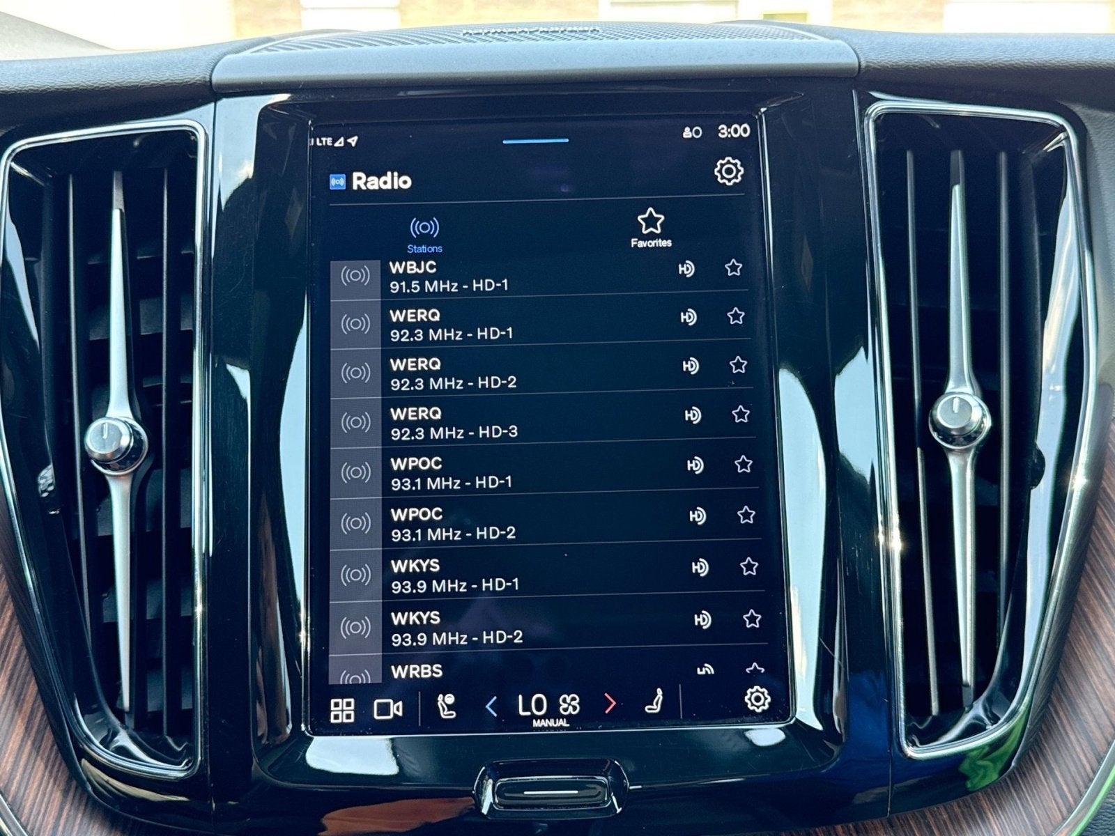 2023 Volvo XC60 B5 Plus Dark Theme