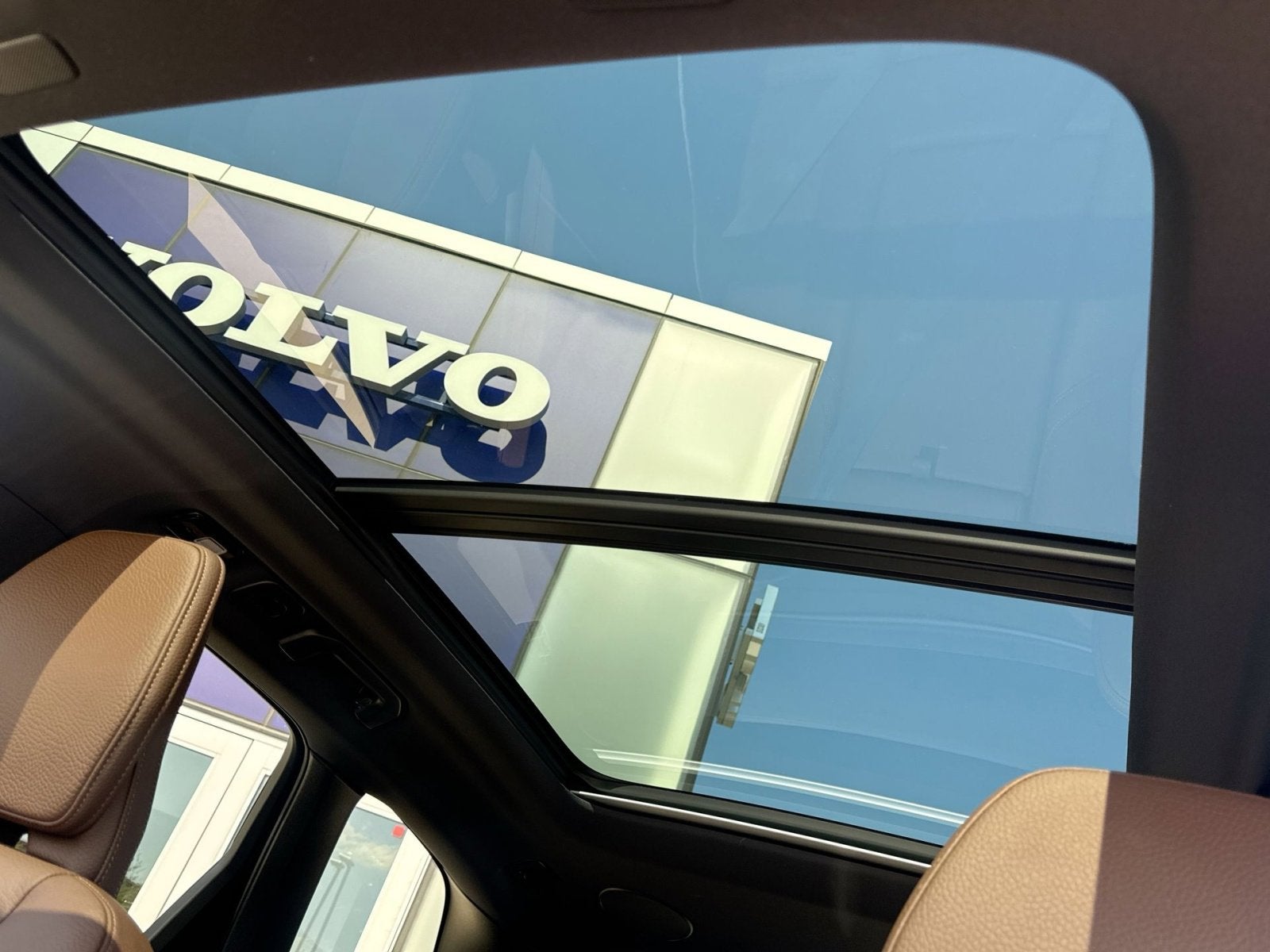 2023 Volvo XC60 B5 Plus Dark Theme