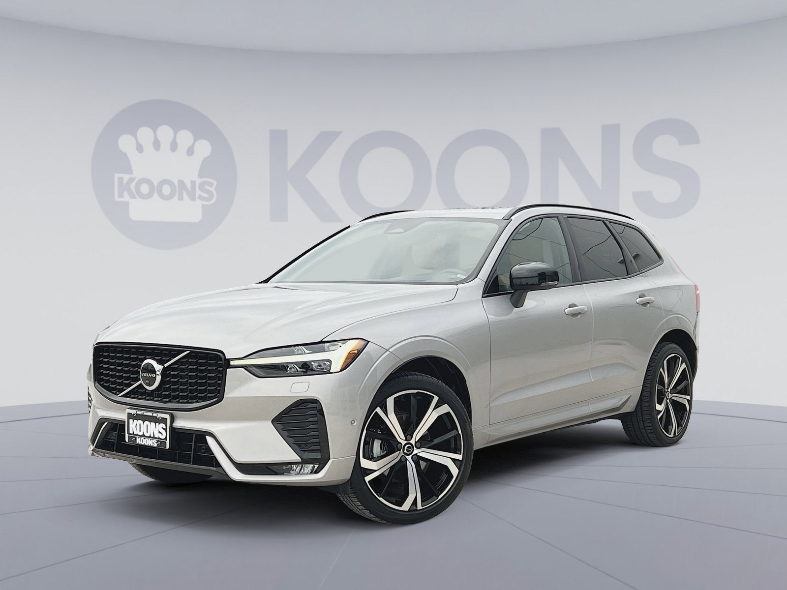 2023 Volvo XC60 B5 Ultimate Dark Theme