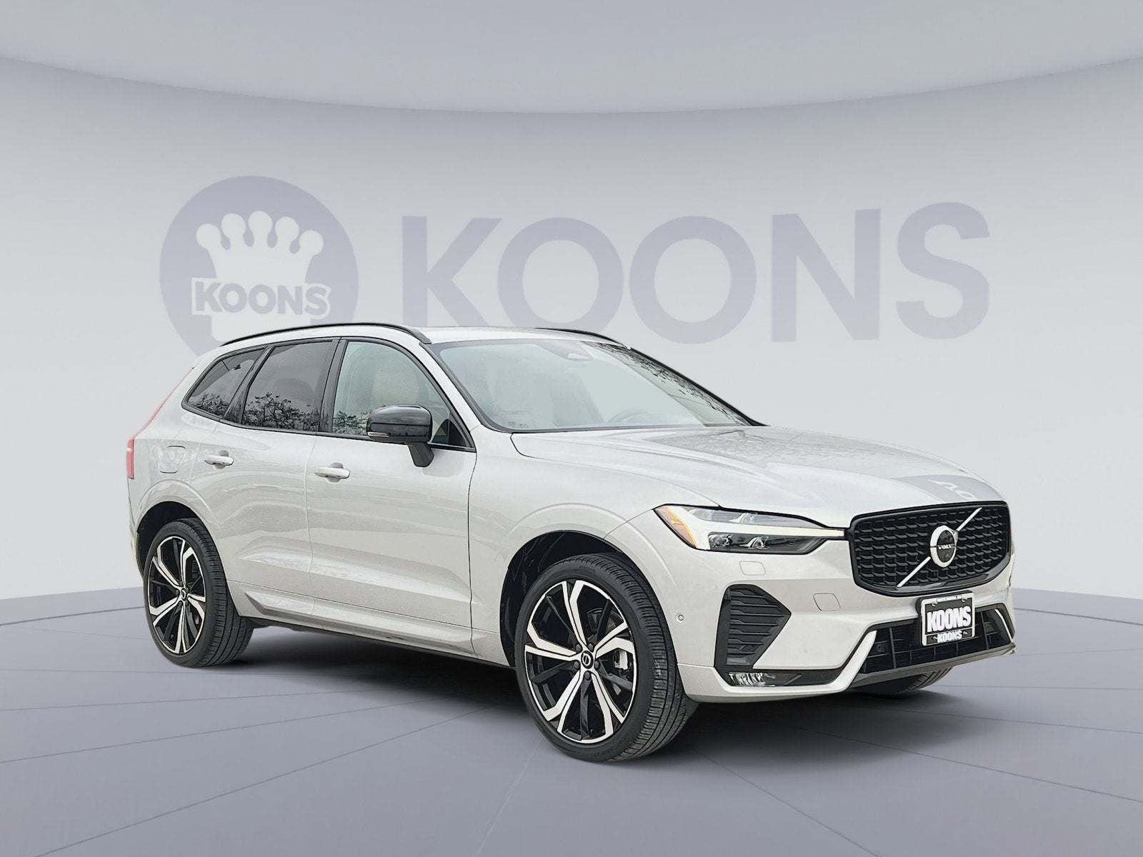 2023 Volvo XC60 B5 Ultimate Dark Theme